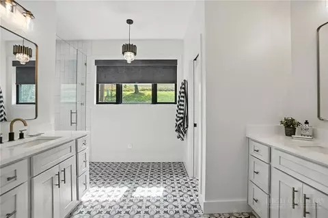 Bath - 727 Riverwind Dr, Lansing, NC 28643 photo 2 of 8