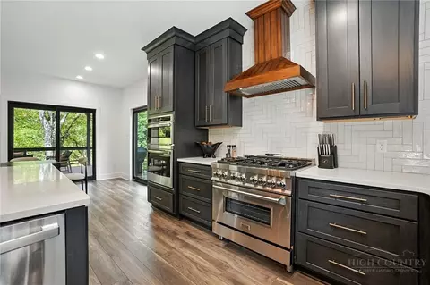 Kitchen - 727 Riverwind Dr, Lansing, NC 28643 photo 3 of 6