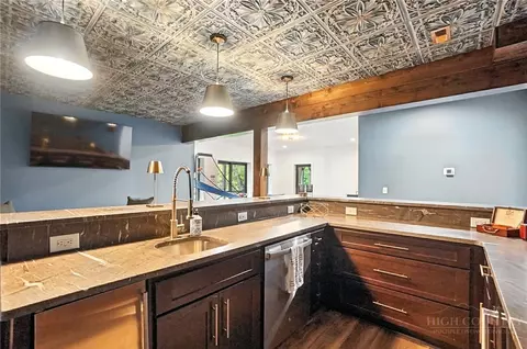 Kitchen - 727 Riverwind Dr, Lansing, NC 28643 photo 6 of 6