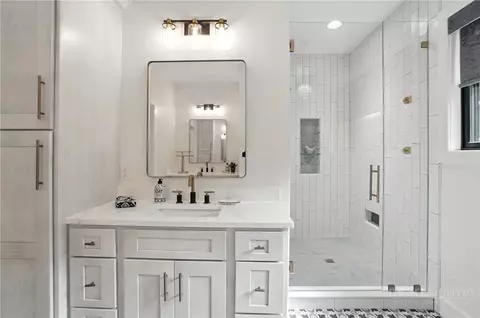 Bath - 727 Riverwind Dr, Lansing, NC 28643 photo 1 of 8