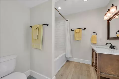 Bath - 391 Oak Ridge Dr, Boone, NC 28607 photo 4 of 5