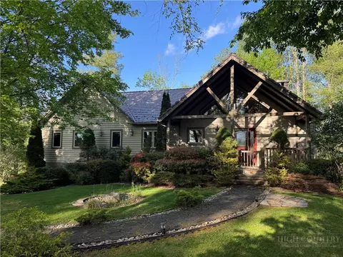 2134 Valle Cay Dr, Vilas, NC 28692