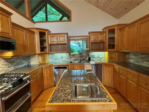 Kitchen - 2134 Valle Cay Dr, Vilas, NC 28692 photo 2 of 4