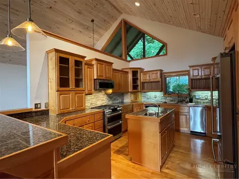 Kitchen - 2134 Valle Cay Dr, Vilas, NC 28692 photo 1 of 4