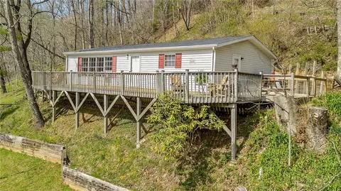 860 W Sugar Tree Rd, Warrensville, NC 28693