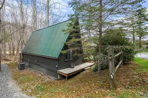 210 River Road 2 Rd, Banner Elk, NC 28604