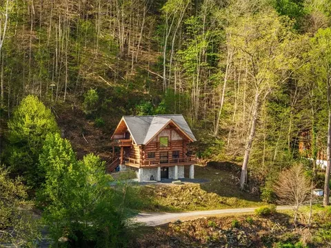298 Riverwood Ln, Sparta, NC 28675