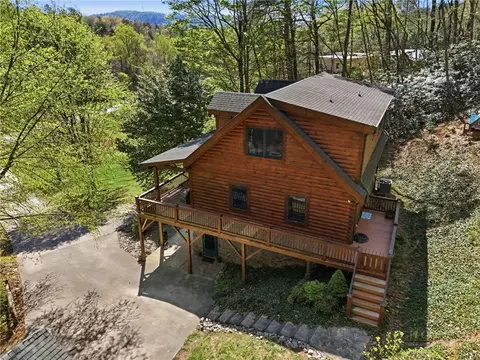 3925 Austin Valley Dr, Lenoir, NC 28645