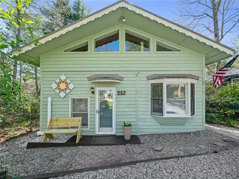 253 Black Pine Rd, Newland, NC 28657