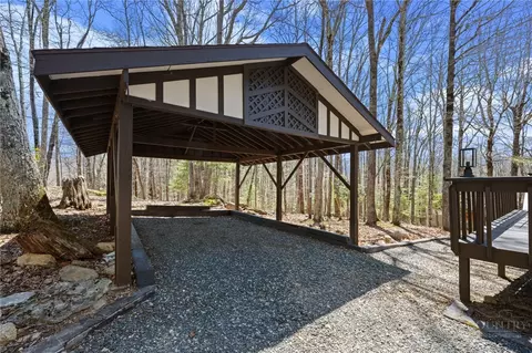 Exterior - 811 Pine Ridge Rd, Beech Mountain, NC 28604 photo 2 of 6