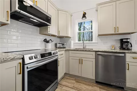 Kitchen - 811 Pine Ridge Rd, Beech Mountain, NC 28604 photo 2 of 3