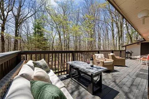 Exterior - 811 Pine Ridge Rd, Beech Mountain, NC 28604 photo 3 of 6
