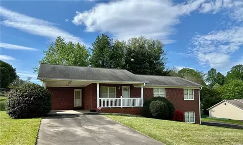860 Green Acres Myers St, Millers Creek, NC 28651