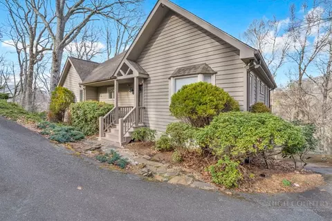 407 Peacock Dr, Blowing Rock, NC 28605