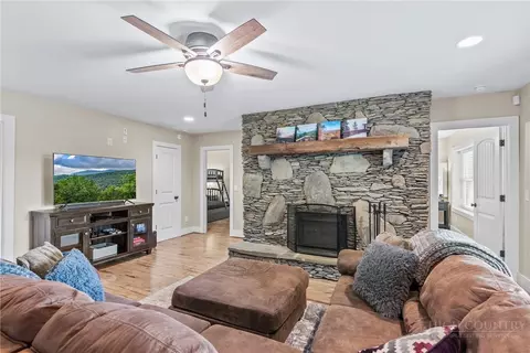 120 Buckeye Ln, Seven Devils, NC 28604 photo 4