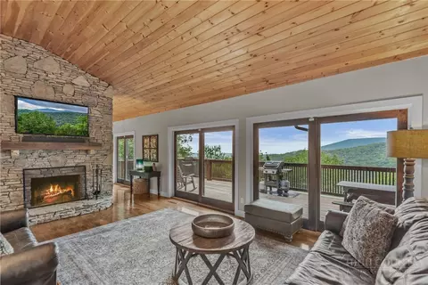 120 Buckeye Ln, Seven Devils, NC 28604