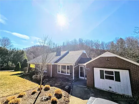 270 Wade E Vannoy Dr, West Jefferson, NC 28694
