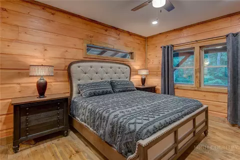 Bedroom - 1015 Pine Ridge Rd, Beech Mountain, NC 28604 photo 2 of 9