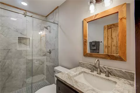 Bath - 1015 Pine Ridge Rd, Beech Mountain, NC 28604 photo 4 of 6