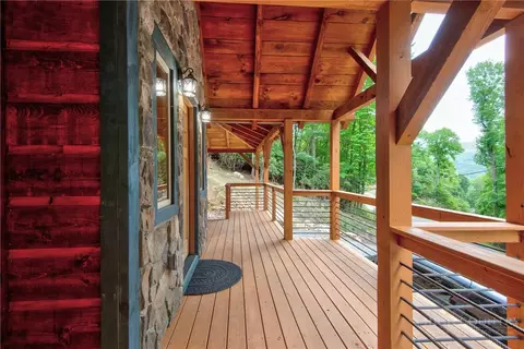 Exterior - 1015 Pine Ridge Rd, Beech Mountain, NC 28604 photo 5 of 10