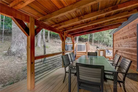 Exterior - 1015 Pine Ridge Rd, Beech Mountain, NC 28604 photo 6 of 10