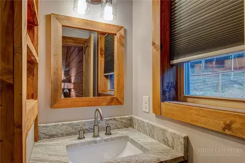 Bath - 1015 Pine Ridge Rd, Beech Mountain, NC 28604 photo 5 of 6