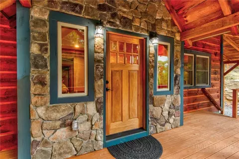 Exterior - 1015 Pine Ridge Rd, Beech Mountain, NC 28604 photo 3 of 10