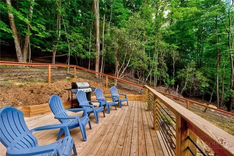 Exterior - 1015 Pine Ridge Rd, Beech Mountain, NC 28604 photo 8 of 10