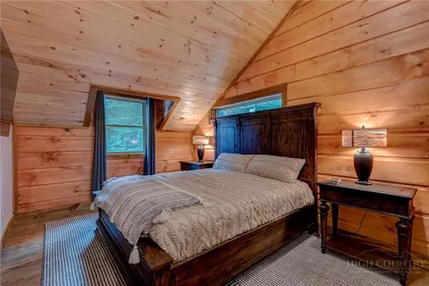 Bedroom - 1015 Pine Ridge Rd, Beech Mountain, NC 28604 photo 8 of 9