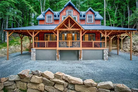 1015 Pine Ridge Rd, Beech Mountain, NC 28604