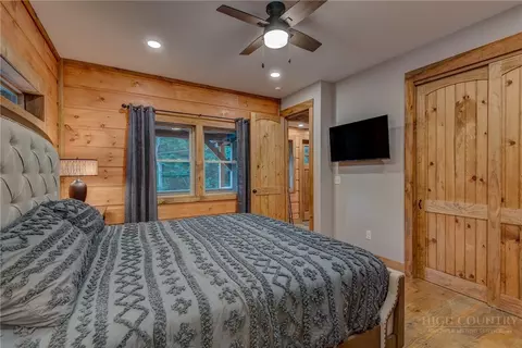 Bedroom - 1015 Pine Ridge Rd, Beech Mountain, NC 28604 photo 3 of 9
