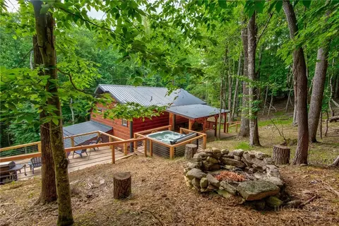 Exterior - 1015 Pine Ridge Rd, Beech Mountain, NC 28604 photo 9 of 10