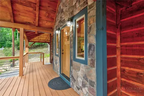 Exterior - 1015 Pine Ridge Rd, Beech Mountain, NC 28604 photo 4 of 10
