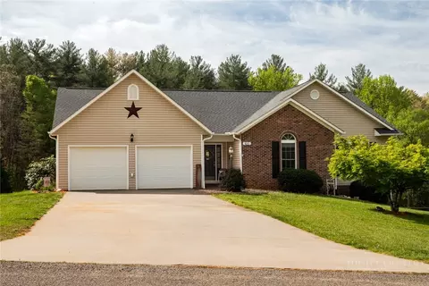 611 Briar Creek Dr, North Wilkesboro, NC 28659