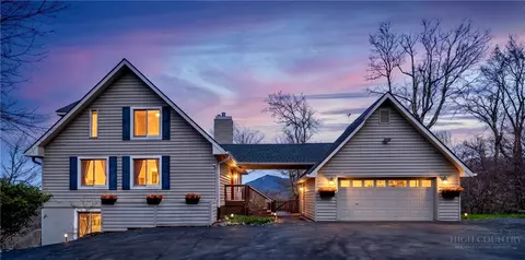 569 Shelter Rock Cir, Sugar Mountain, NC 28604