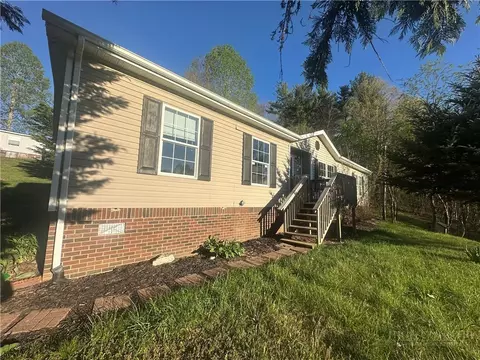 175 Cedar Hill Dr, Crumpler, NC 28617 photo 1