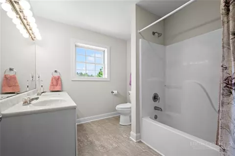 Bath - 982 Browns Chapel Rd, Boone, NC 28607 photo 3 of 5