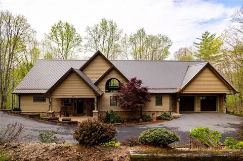 594 Village Pine Dr, Jefferson, NC 28640