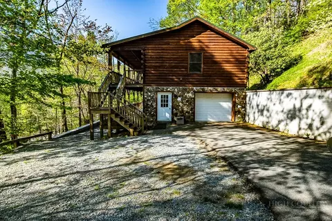 239 Dutch Treat Rd, Banner Elk, NC 28604