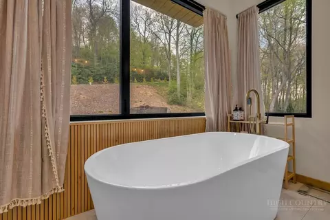 Bath - 799 Milton Brown Heirs Rd, Boone, NC 28607 photo 2 of 3
