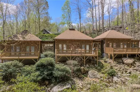 426 Cook Town Rd, Bakersville, NC 28705