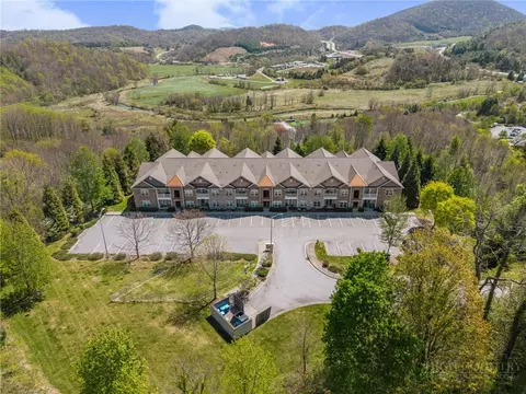 190 Eli Hartley Dr #111, Boone, NC 28607