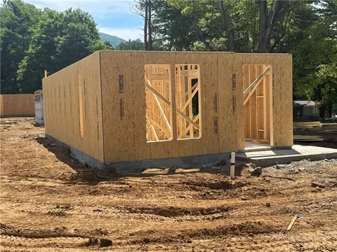 22 N Jefferson Ave, West Jefferson, NC 28694
