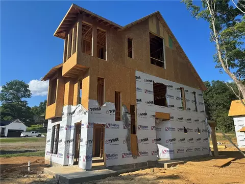 22 N Jefferson Ave, West Jefferson, NC 28694