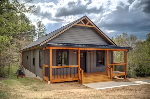 34 Atwood St, Sparta, NC 28675