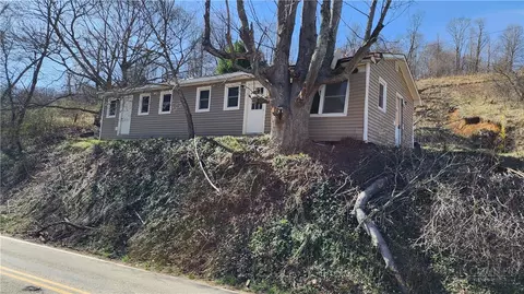 2244 E Little Horse Creek Rd, Lansing, NC 28643