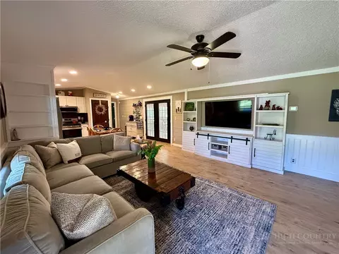 Living - 711 Modock Rd, Trade, TN 37691 photo 1 of 2