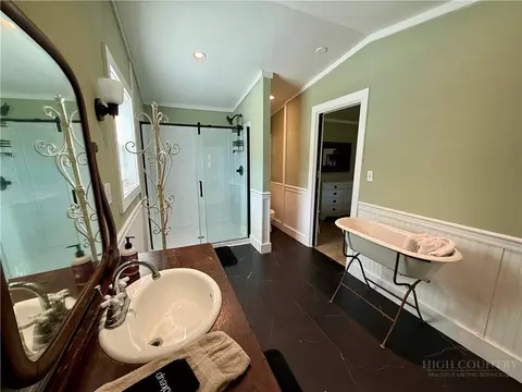 Bath - 711 Modock Rd, Trade, TN 37691 photo 3 of 6