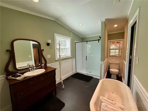 Bath - 711 Modock Rd, Trade, TN 37691 photo 1 of 6