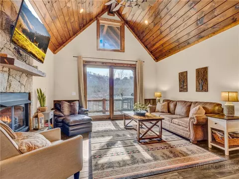 Living - 188 Camp Eagle Loop, Banner Elk, NC 28604 photo 2 of 4